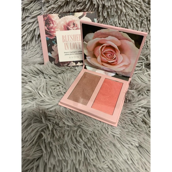 Avon Blushed in Love Highlighter and‎ Blush Palette - Picture 1 of 1